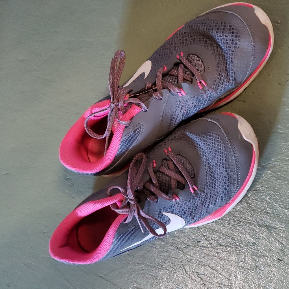 Women's Nike sneakers  size 10us